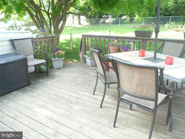 228 Homevale Road Reisterstown, MD 21136 - Photo 15 of 16 Deck