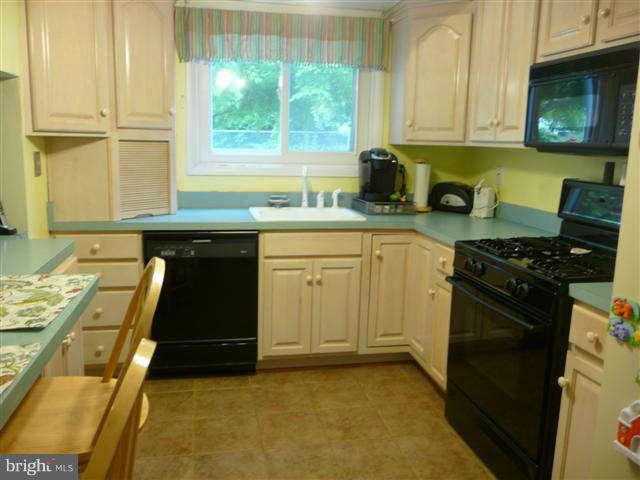 228 Homevale Road Reisterstown, MD 21136 - Photo 9 of 16 Kitchen