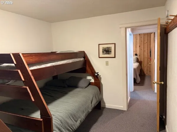 $825,000 | 24176 Crescent Lake Road, Crescent Lake, OR 97733