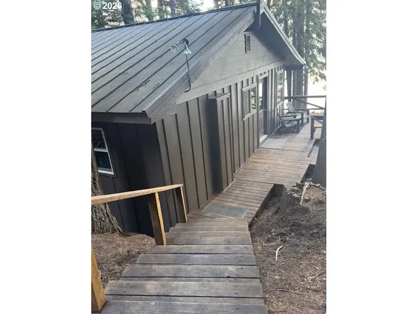 $825,000 | 24176 Crescent Lake Road, Crescent Lake, OR 97733