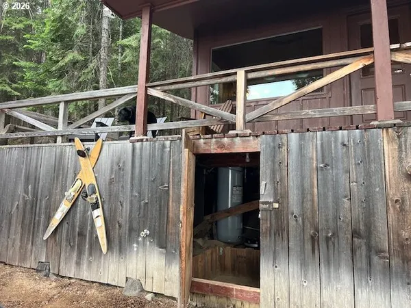 $825,000 | 24176 Crescent Lake Road, Crescent Lake, OR 97733