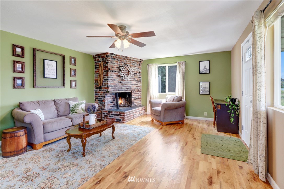 11822 148th Avenue Southeast Renton, WA 98059 - Photo 3 of 24 Gallery Image 3