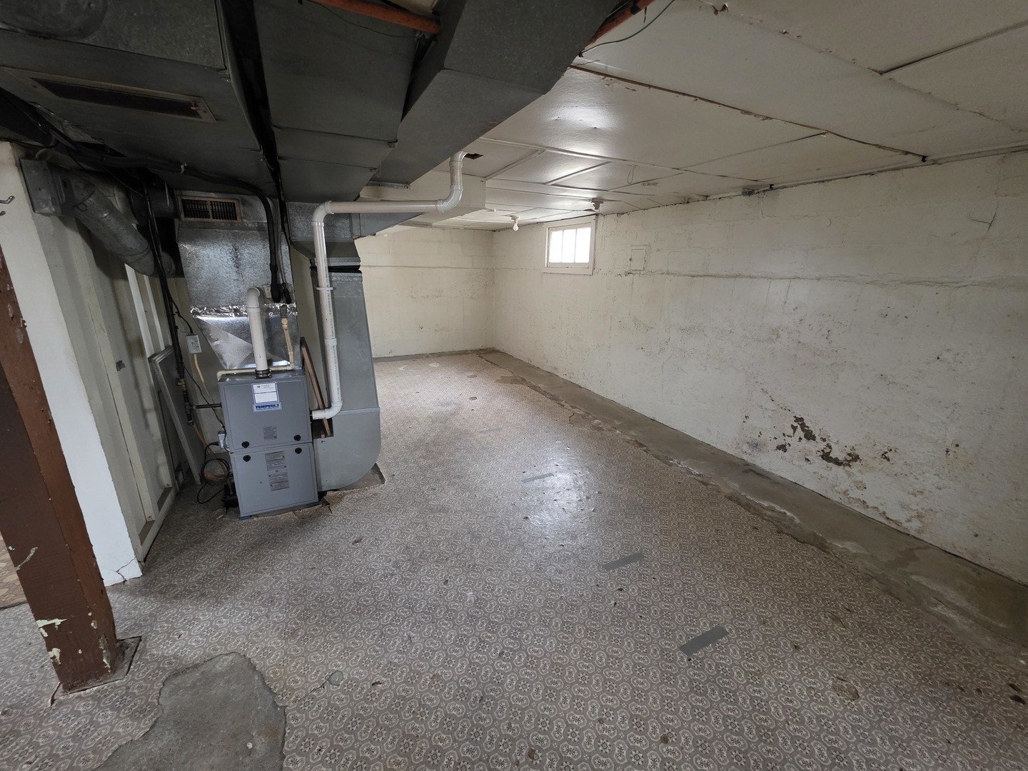 312 East 11th Street Sterling, IL 61081 - Photo 15 of 21 a view of a garage room
