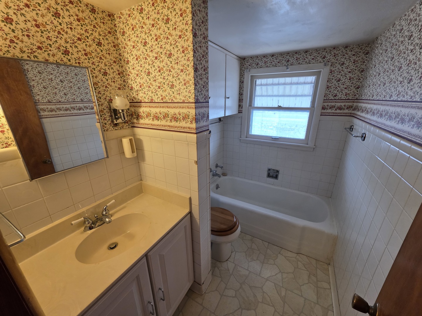 312 East 11th Street Sterling, IL 61081 - Photo 18 of 21 a bathroom with a sink mirror toilet and bathtub