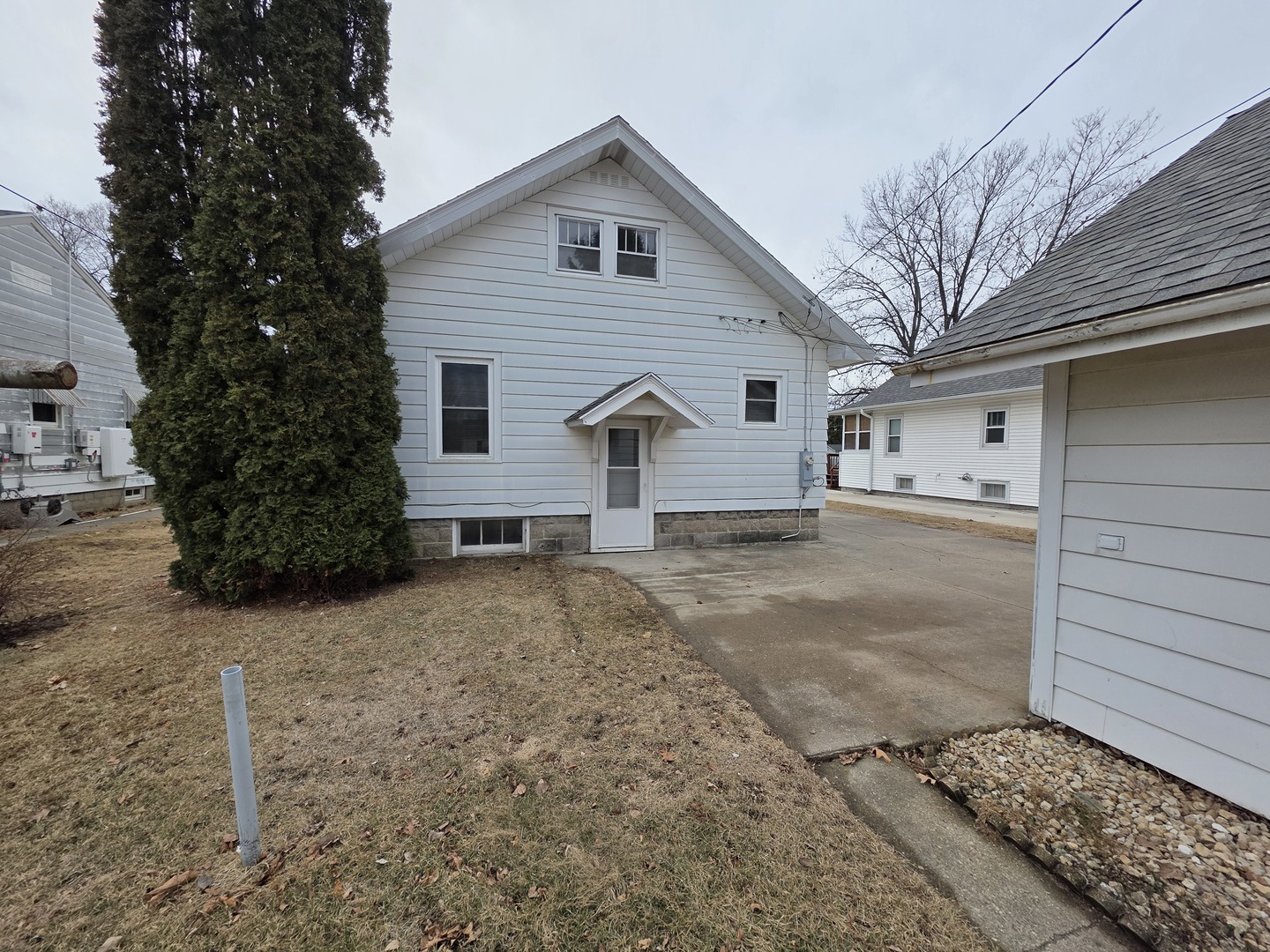 312 East 11th Street Sterling, IL 61081 - Photo 3 of 21 a view of a house with a yard