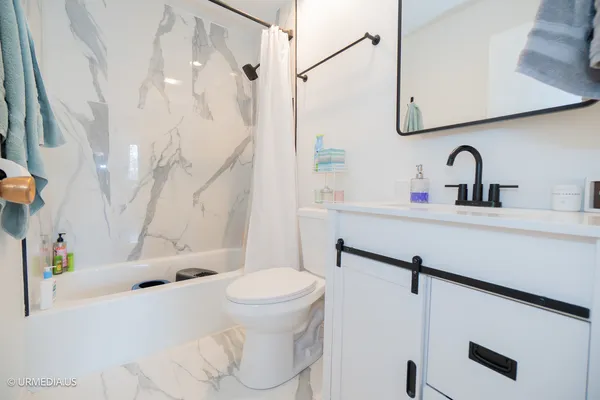 $3,995 | 2201 North Cleveland Avenue, Unit 501, Chicago, IL 60614