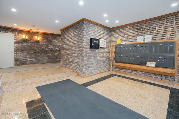 $3,995 | 2201 North Cleveland Avenue, Unit 501, Chicago, IL 60614