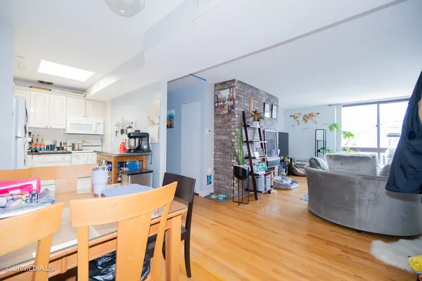 $3,995 | 2201 North Cleveland Avenue, Unit 501, Chicago, IL 60614