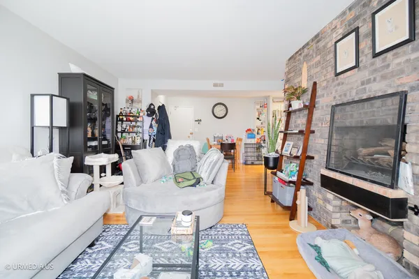 $3,995 | 2201 North Cleveland Avenue, Unit 501, Chicago, IL 60614