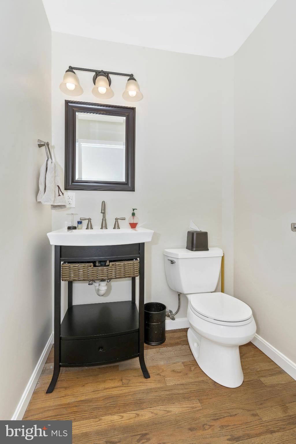 6324 Quinn Road Frederick, MD 21701 - Photo 11 of 30 Main level half Bath