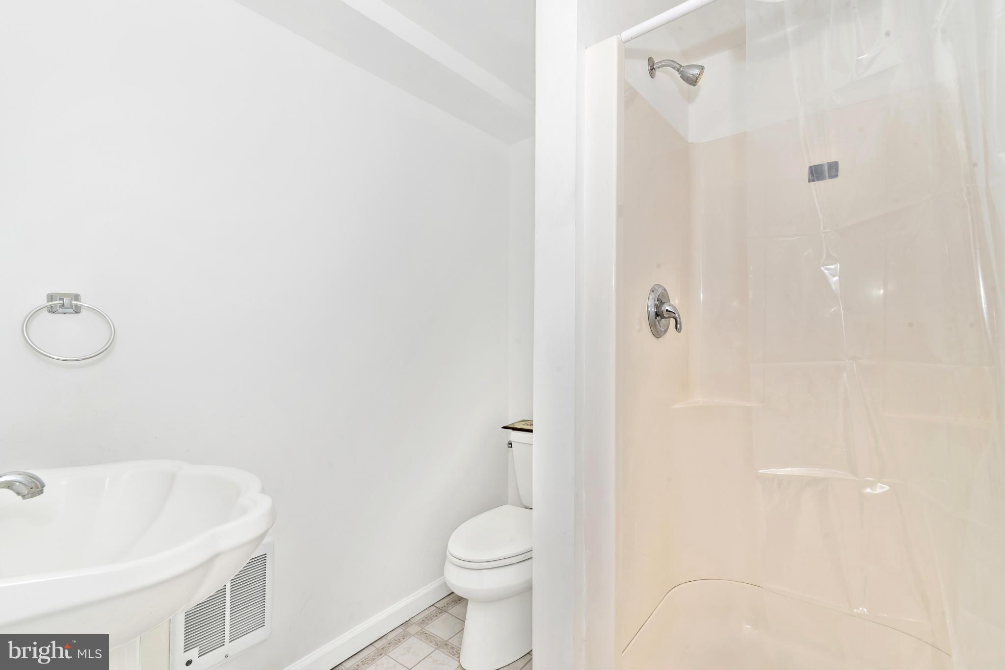 6324 Quinn Road Frederick, MD 21701 - Photo 21 of 30 Lower level Bath