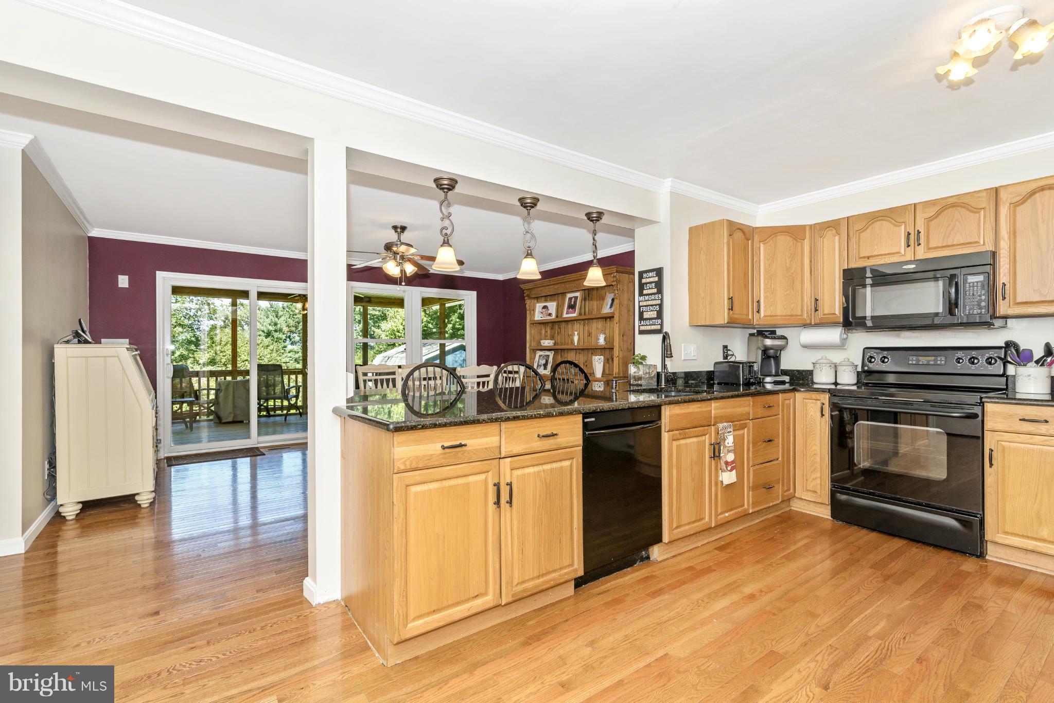 6324 Quinn Road Frederick, MD 21701 - Photo 4 of 30 Kitchen w/granite counters