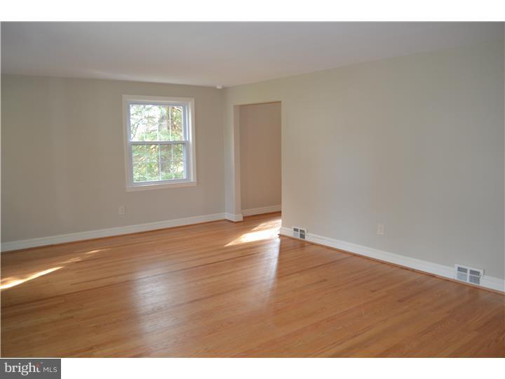 216 Grandview Road Media, PA 19063 - Photo 4 of 12 Living Room