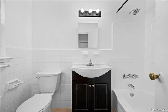 $1,795 | 437 Pelham Road, Unit B2, New Rochelle, NY 10805