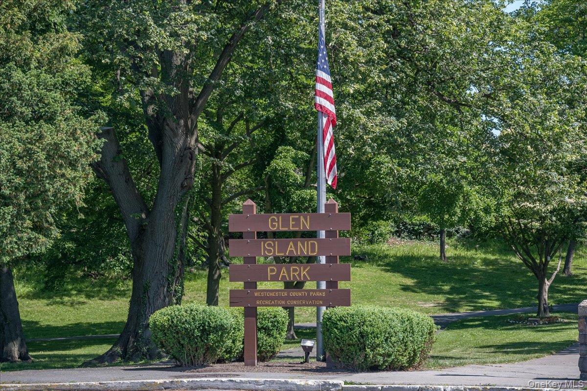 437 Pelham Road, Unit B2 New Rochelle, NY 10805 - Photo 17 of 17 a view of a house with a park