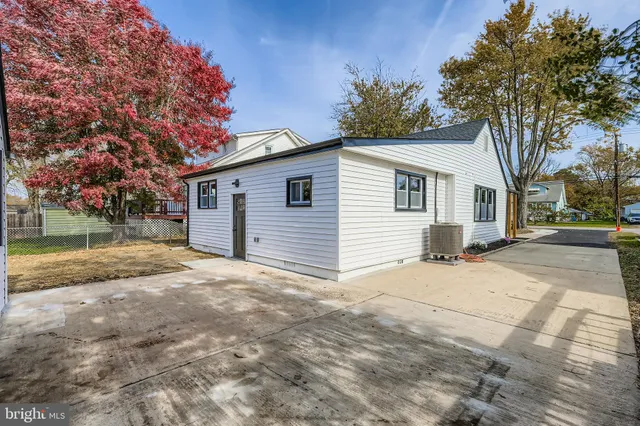 a view of a house with a yard and garage