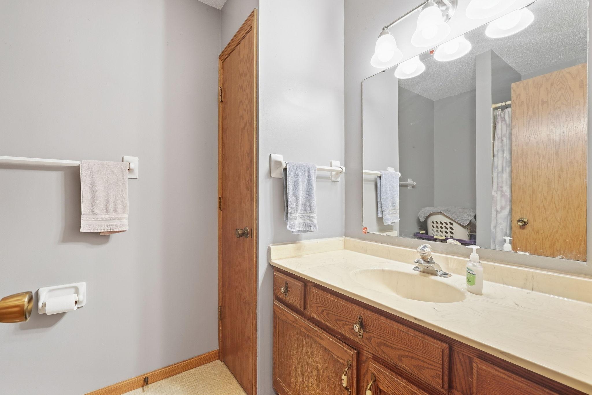 4272 Sun Cliff Road Eagan, MN 55122 - Photo 16 of 27 Gallery Image 16