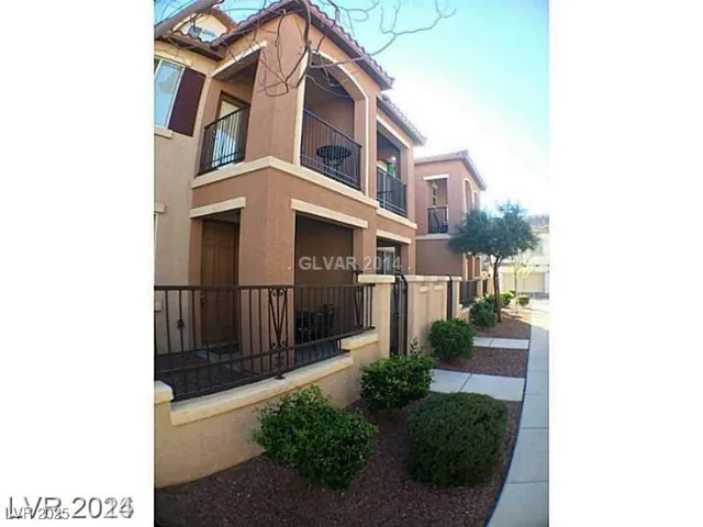 $1,745 | 1525 Spiced Wine Avenue, Unit 13102, Henderson, NV 89074