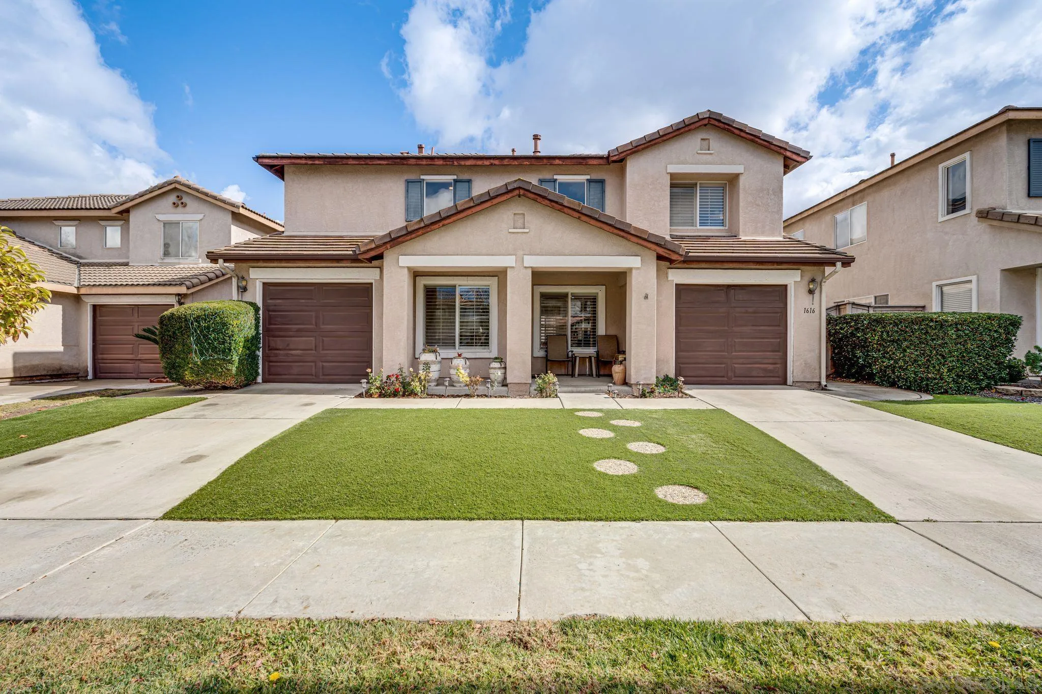 1616 Gold Run Road Chula Vista, CA 91913 - Photo 35 of 35 a view of a yard in front of a house