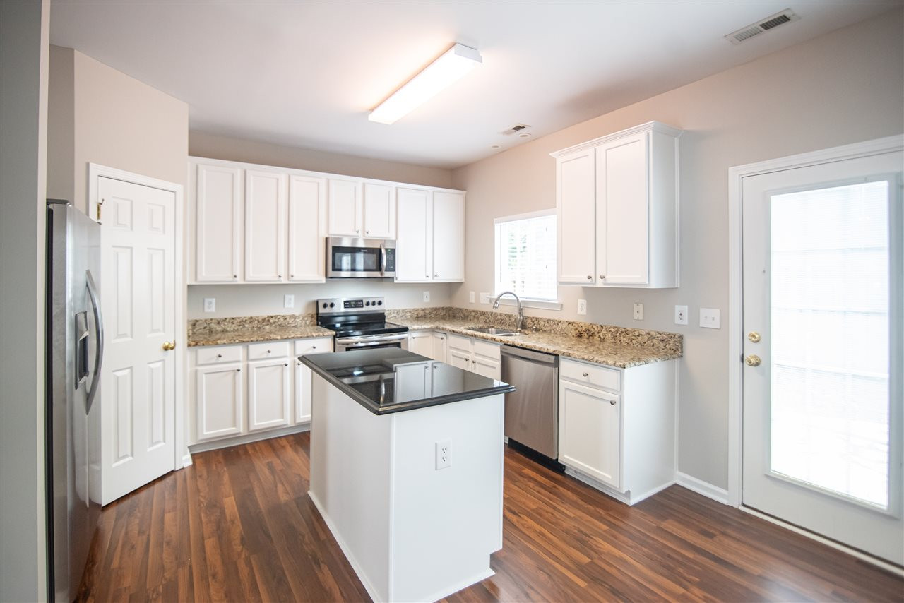 10964 Pendragon Place Raleigh, NC 27614 - Photo 12 of 30 Brand new stainless steel appliances, a home chef's dream! Kitchen