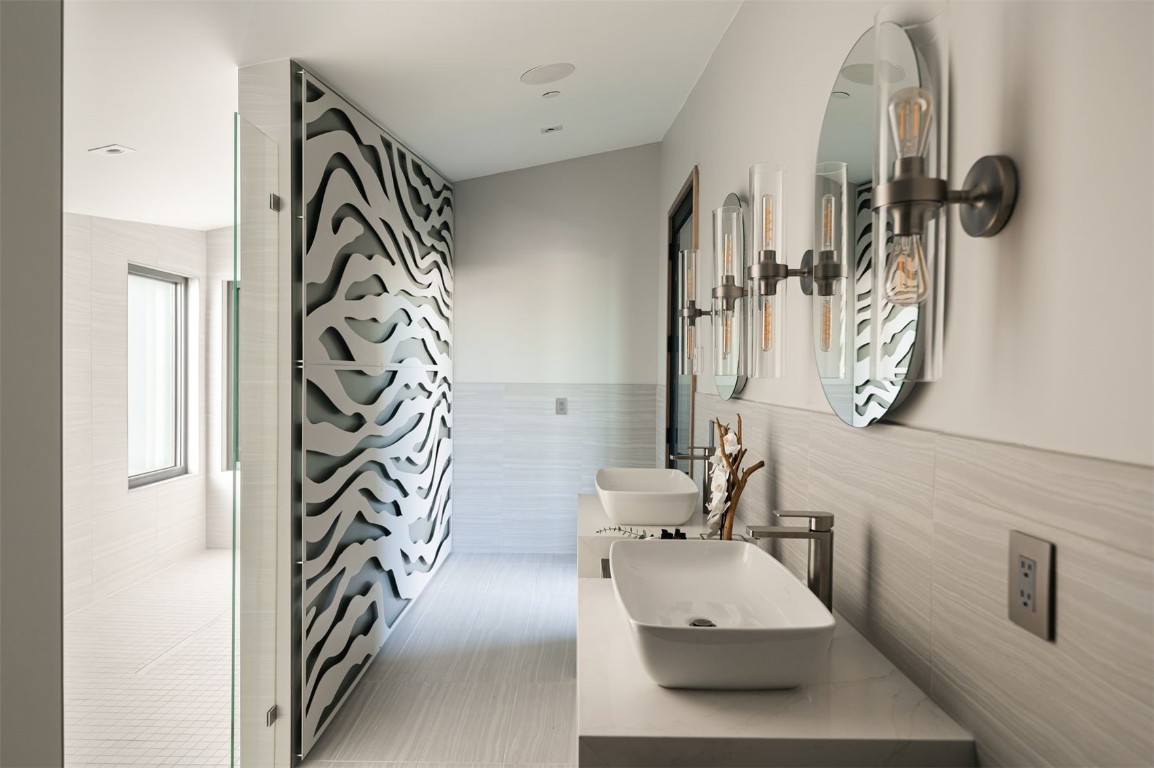 119 Boulder Circle Breckenridge, CO 80424 - Photo 38 of 50 a bathroom with a sink and mirror with bathtub