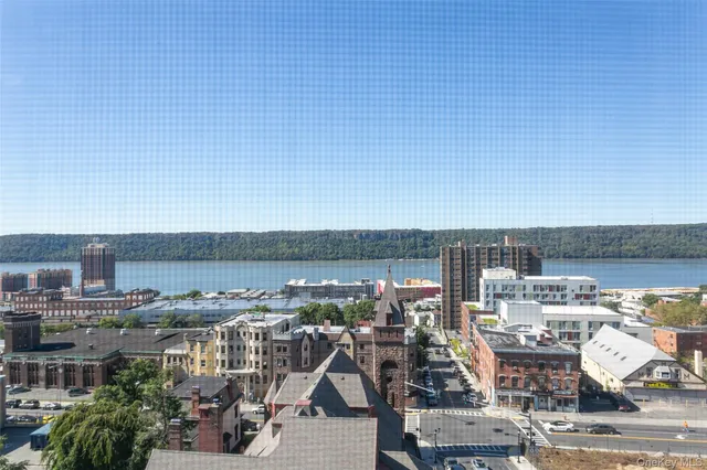 $1,750 | 70 A Ashburton Avenue, Unit 5B, Yonkers, NY 10701