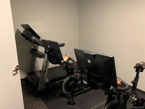 $2,400 | 70 A Ashburton Avenue, Unit 5N, Yonkers, NY 10701