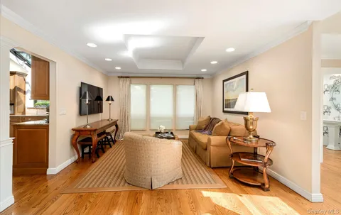 $2,499,999 | 8 Kodiak Drive, Woodbury, NY 11797