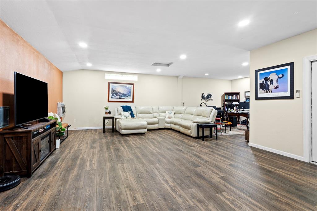 668 Cleve Cole Road Denison, TX 75021 - Photo 22 of 38 Secondary living area