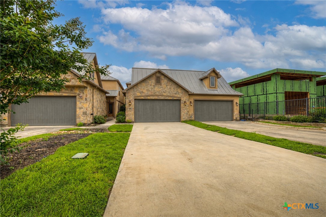 1029 Gruene Road New Braunfels, TX 78130 - Photo 4 of 48 front view of a house with a yard