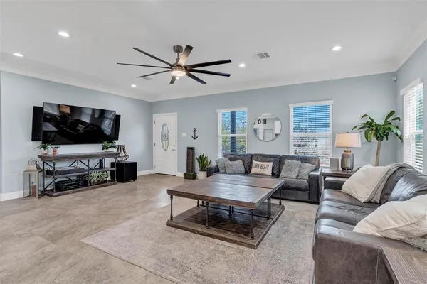 $2,900 | 721 Rock Harbor Court, Granbury, TX 76048