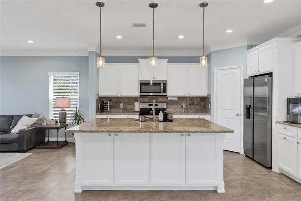 $2,900 | 721 Rock Harbor Court, Granbury, TX 76048