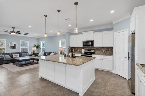 $2,900 | 721 Rock Harbor Court, Granbury, TX 76048