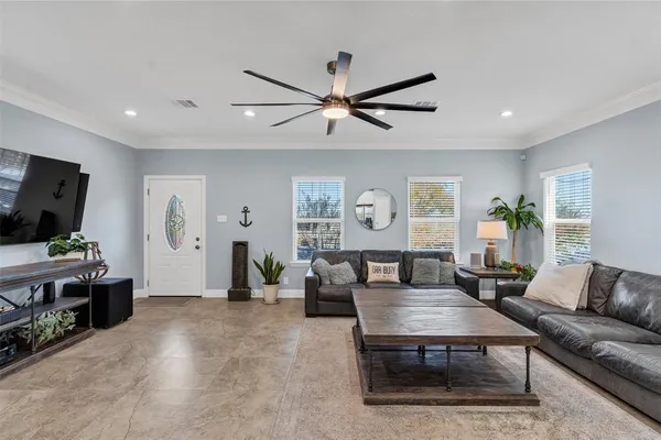 $2,900 | 721 Rock Harbor Court, Granbury, TX 76048