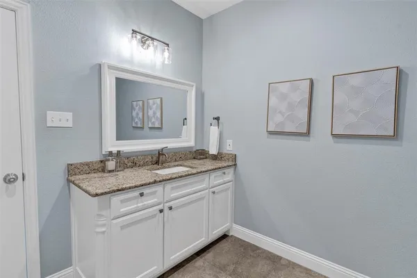 $2,900 | 721 Rock Harbor Court, Granbury, TX 76048