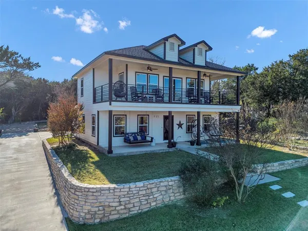 $2,900 | 721 Rock Harbor Court, Granbury, TX 76048