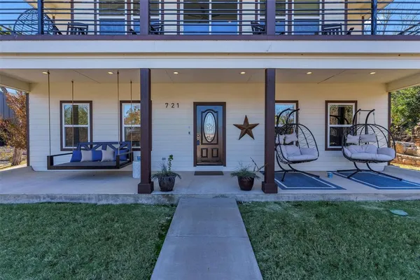 $2,900 | 721 Rock Harbor Court, Granbury, TX 76048