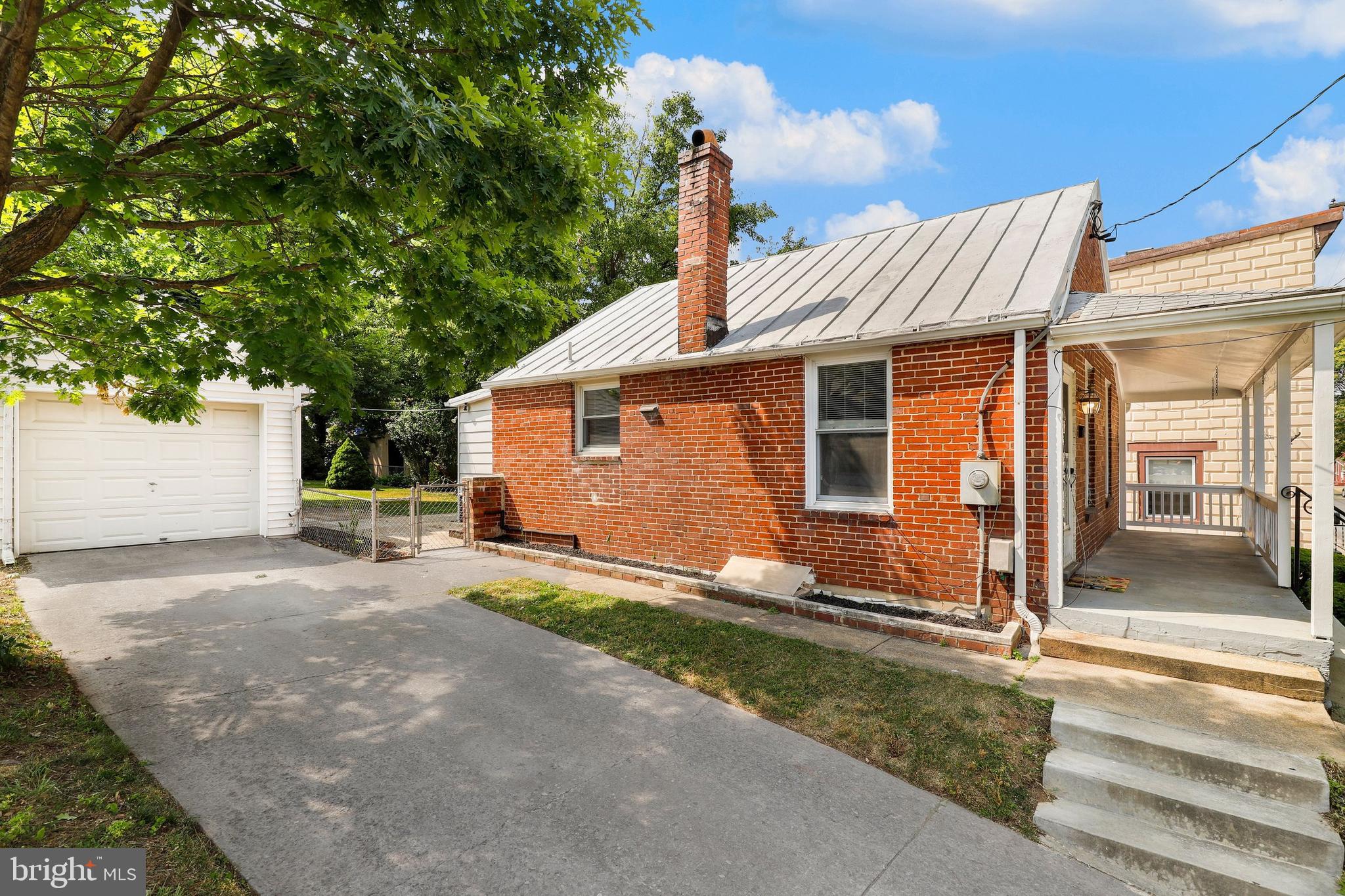 53 Winchester Street Frederick, MD 21701 - Photo 3 of 35