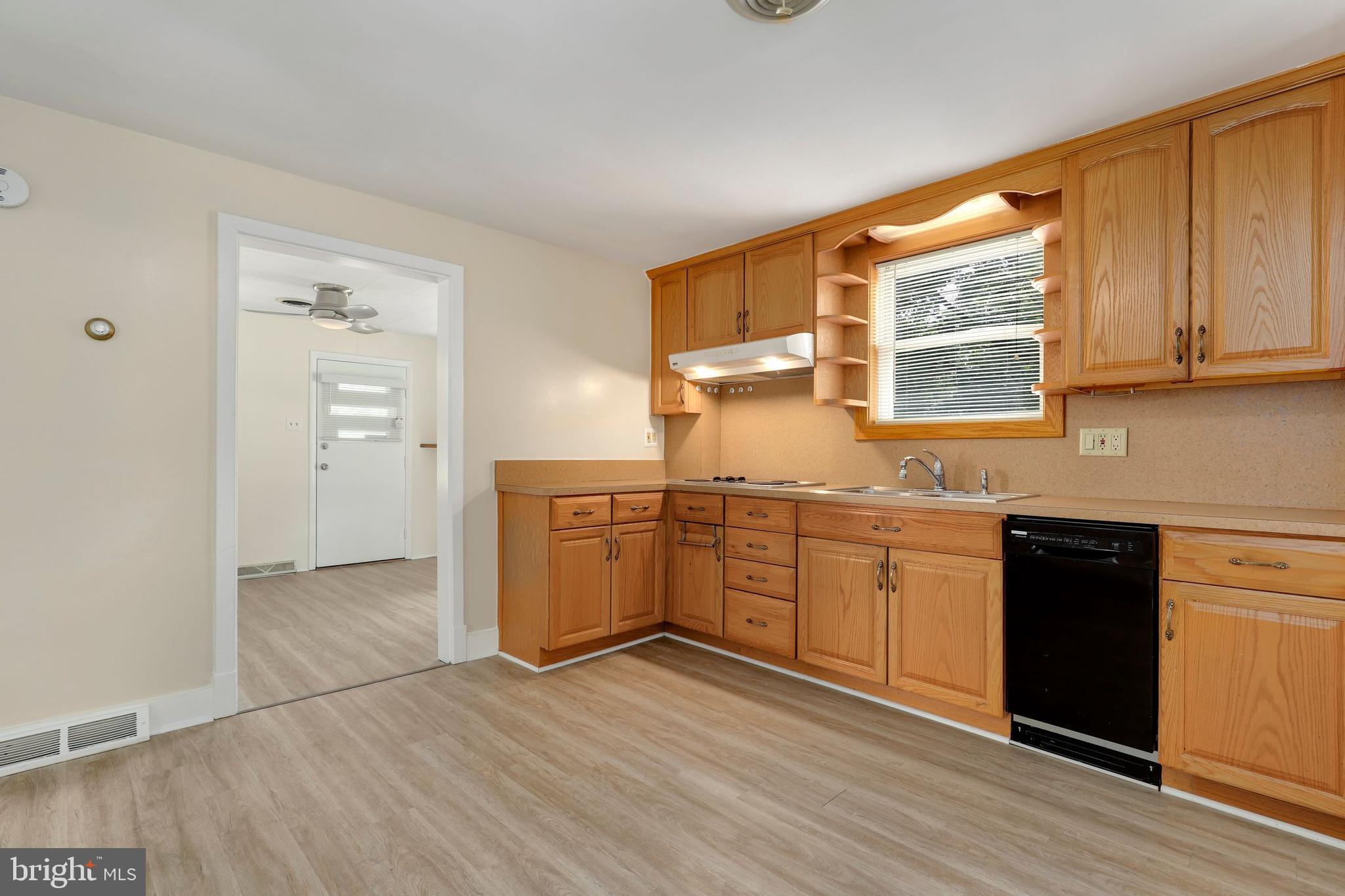 53 Winchester Street Frederick, MD 21701 - Photo 8 of 35