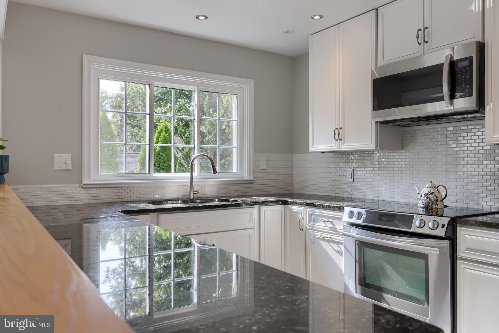 1306 Hillcrest Road Lancaster, PA 17603 - Photo 15 of 48