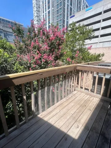$1,350 | 2210 Pearl Street, Unit 302, Austin, TX 78705