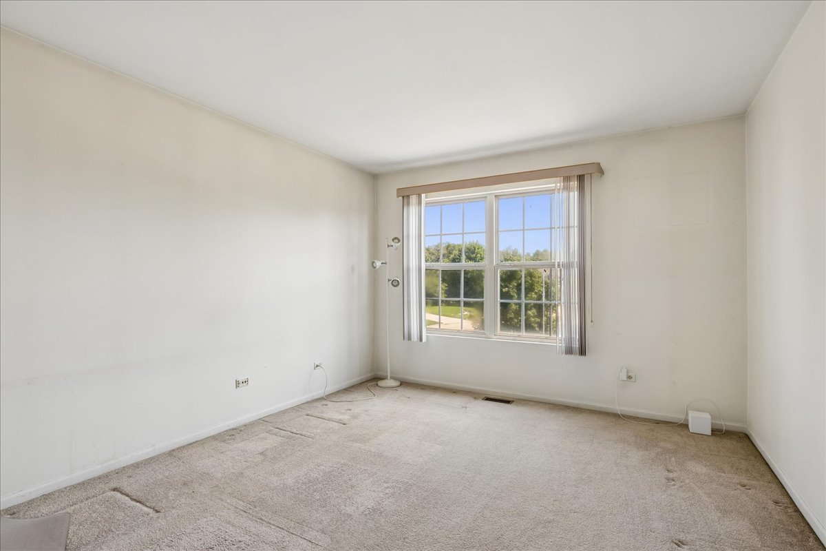 650 Glenbrook Road Crystal Lake, IL 60012 - Photo 13 of 35 Gallery Image 13