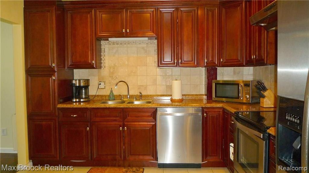4049 West Maple Road Bloomfield Hills, MI 48301 - Photo 7 of 23