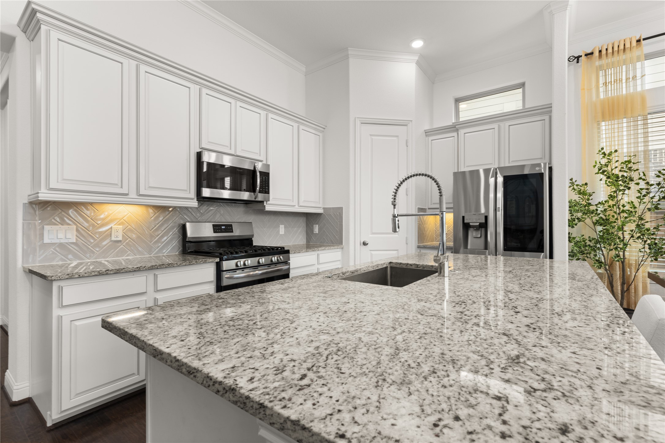 28230 Emerald Bend Spring, TX 77386 - Photo 9 of 43