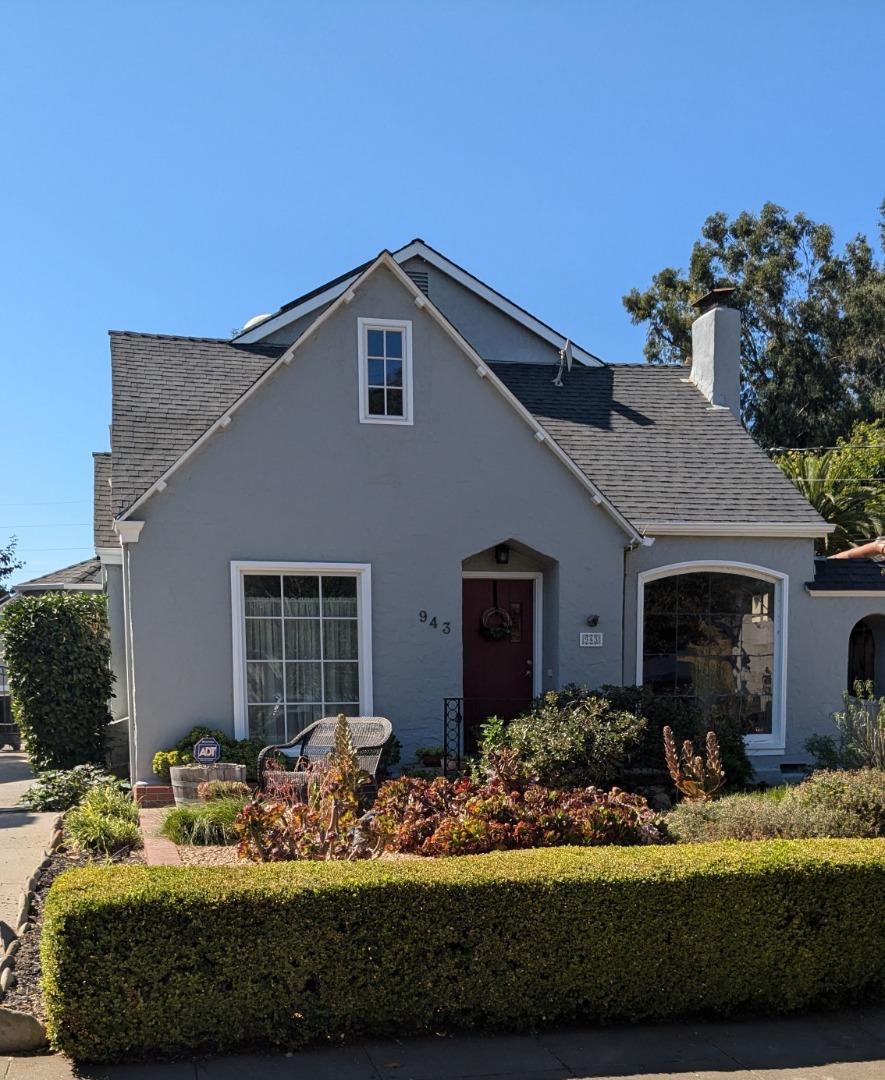943 Riverside Drive San Jose, CA 95125 - Photo 2 of 13 a house view with a outdoor space