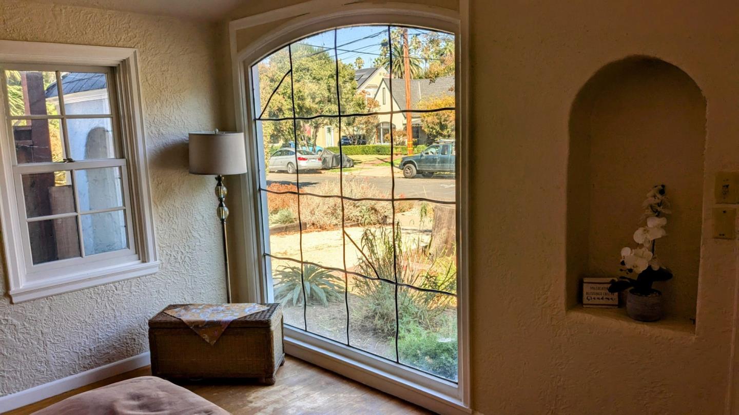 943 Riverside Drive San Jose, CA 95125 - Photo 3 of 13 a living room with furniture and a window