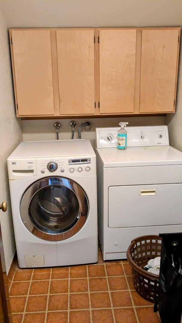 943 Riverside Drive San Jose, CA 95125 - Photo 10 of 13 a utility room with dryer and washer