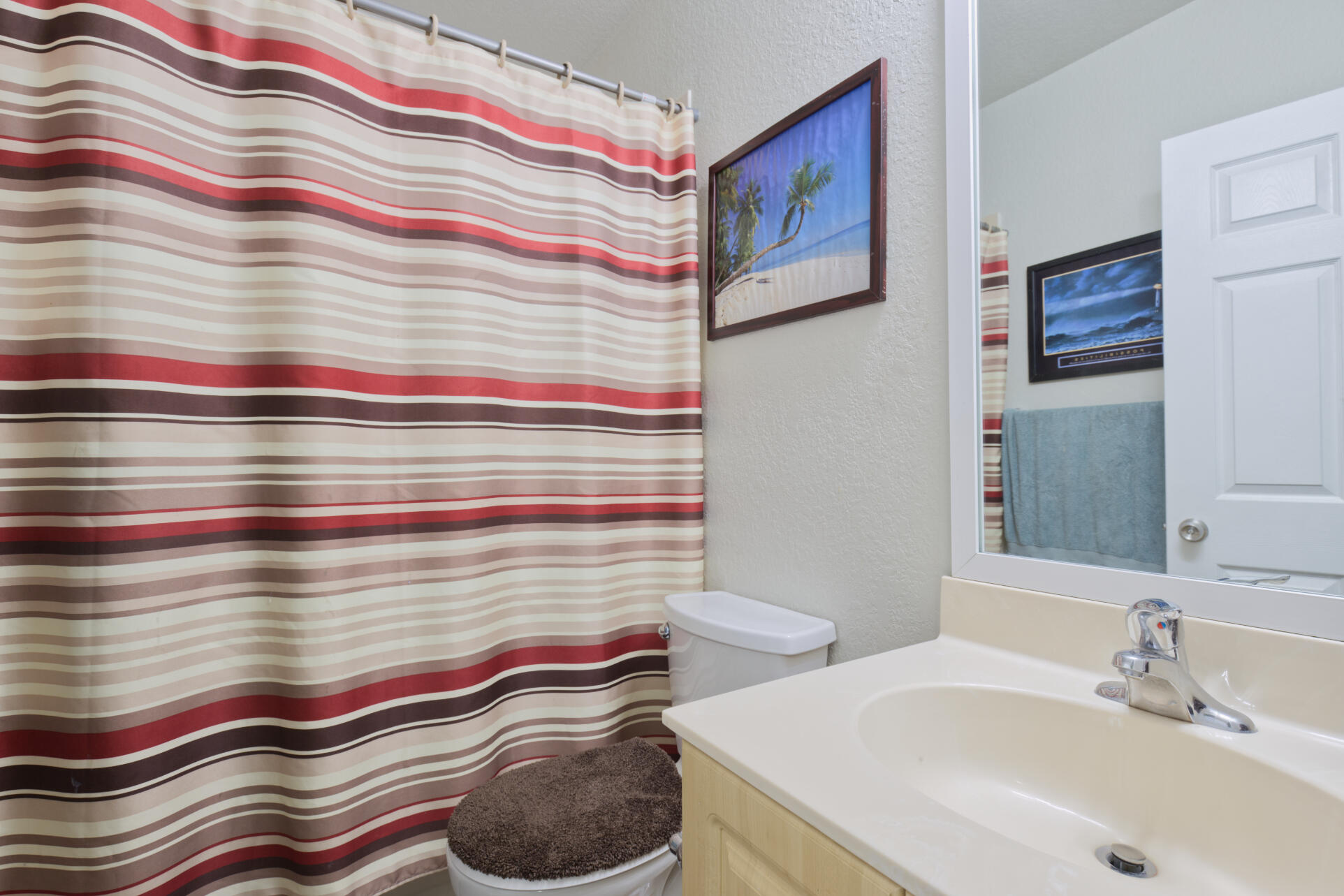 1934 Alamanda Way Riviera Beach, FL 33404 - Photo 15 of 20 Guest Bath