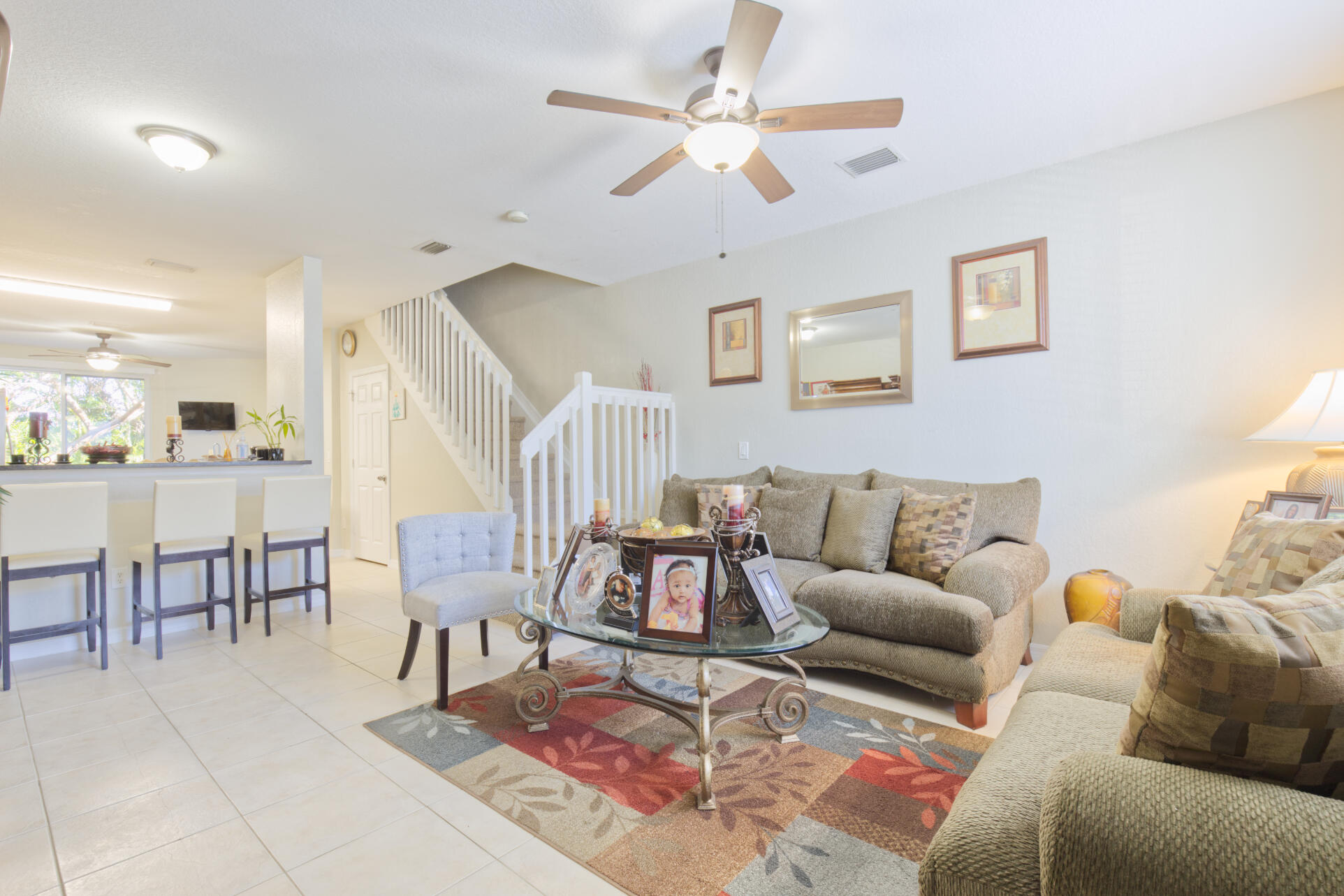 1934 Alamanda Way Riviera Beach, FL 33404 - Photo 2 of 20 Livingroom