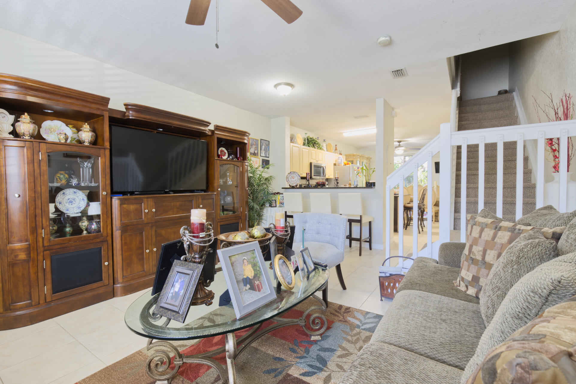 1934 Alamanda Way Riviera Beach, FL 33404 - Photo 3 of 20 Livingroom
